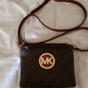 Michael kors crossbody